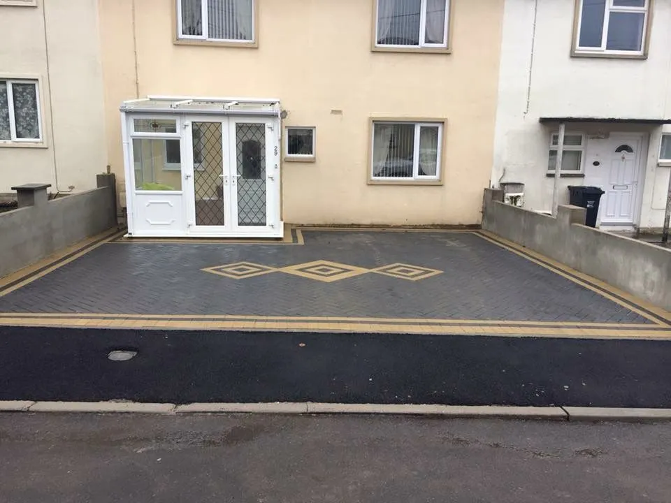 Front driveway with completed paving